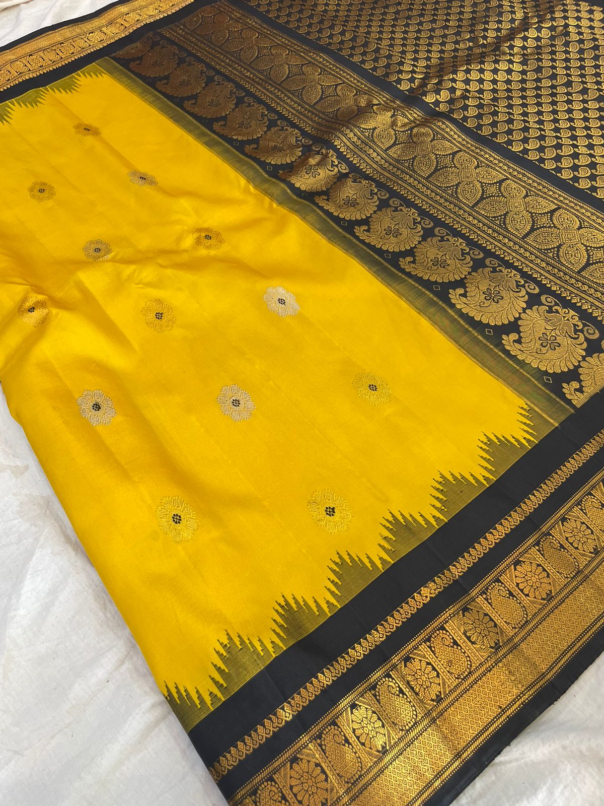 Gadwal Handloom Pure Silk traditional borde s1-04-02-25
