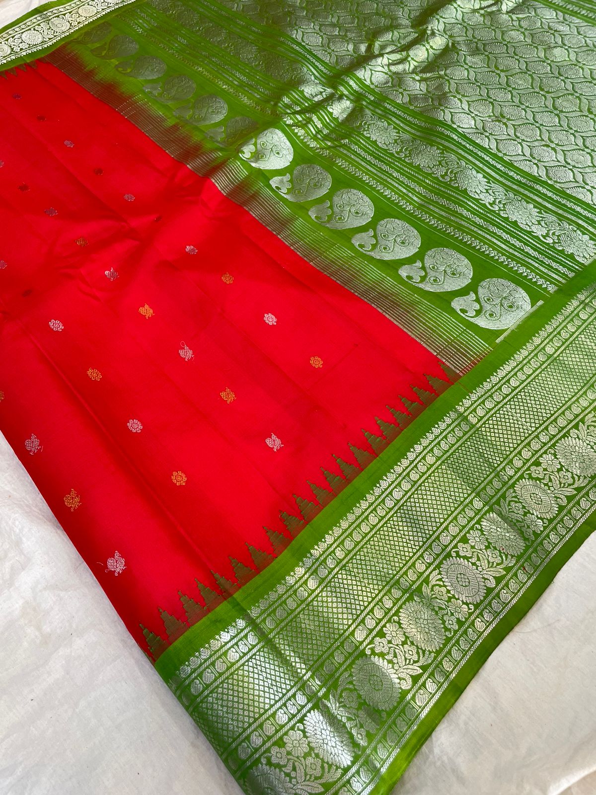Gadwal Handloom Pure Silk traditional borde s1-04-02-25