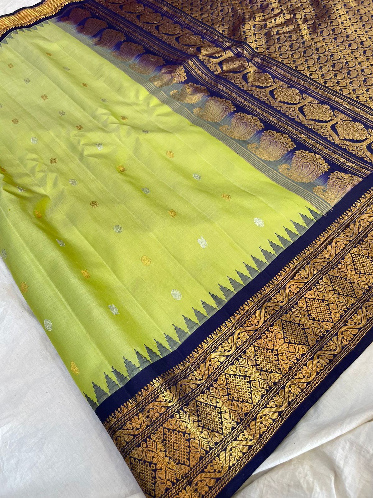 Gadwal Handloom Pure Silk traditional borde s1-04-02-25