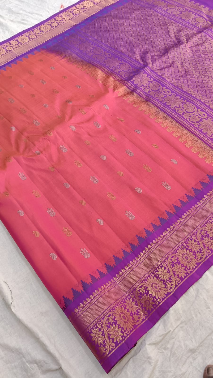 Gadwal pure Pattu Butta Handloom sarees With Blouse Sarees 250325 S1