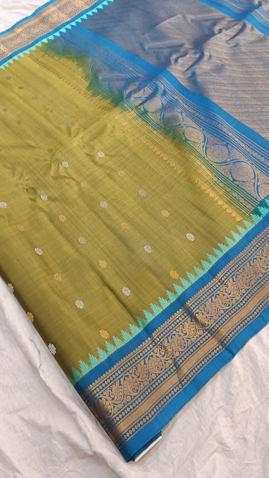 Gadwal pure Pattu Butta Handloom sarees With Blouse Sarees 250325 S1