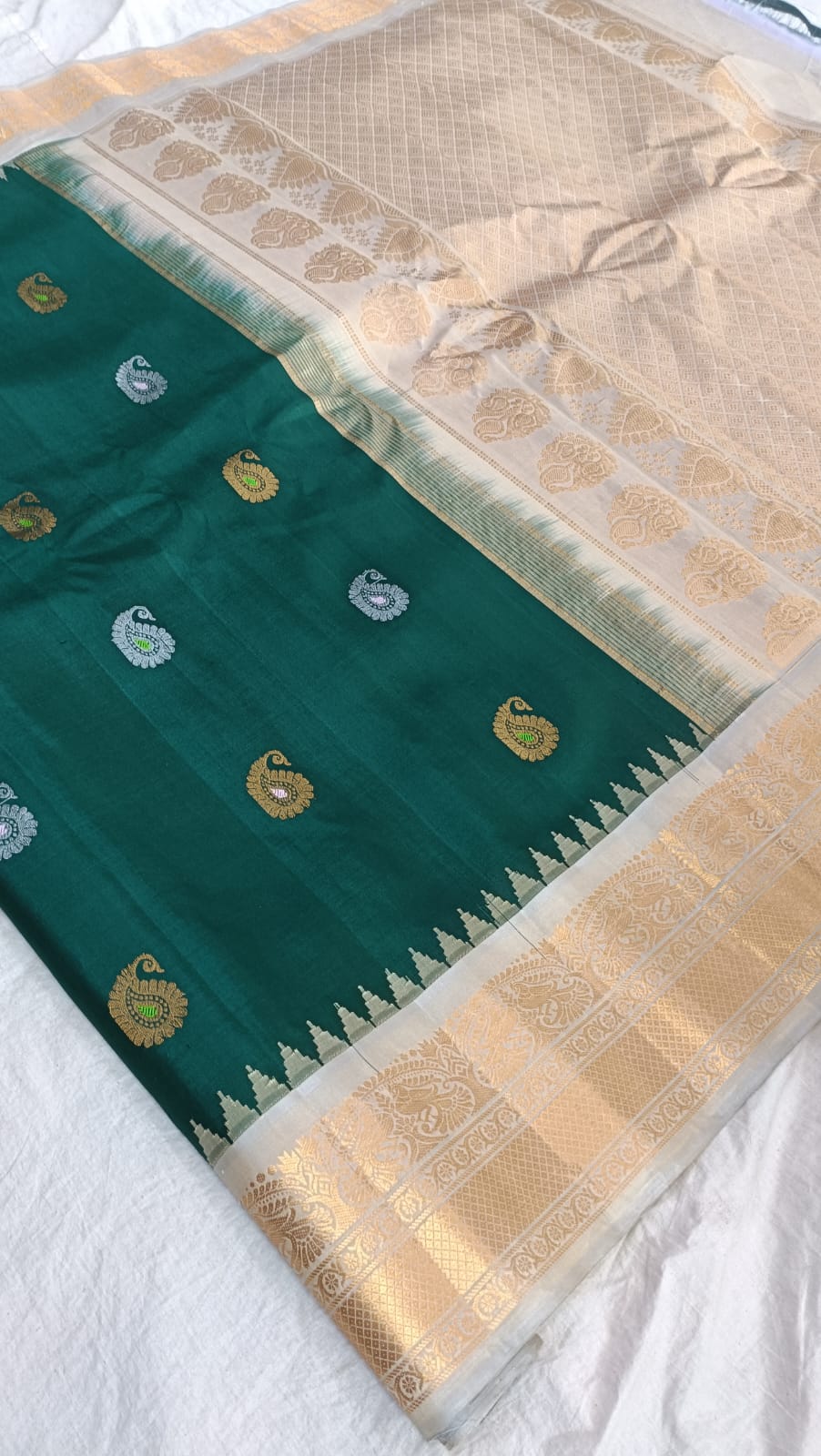 Gadwal pure Pattu Butta Handloom sarees With Blouse Sarees 260325 S1