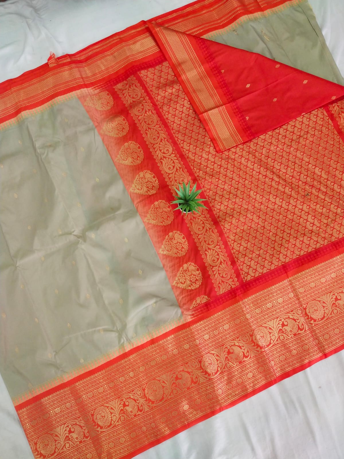 Gadwal semi Kanchi Big Border With Blouse Sarees S2 260825
