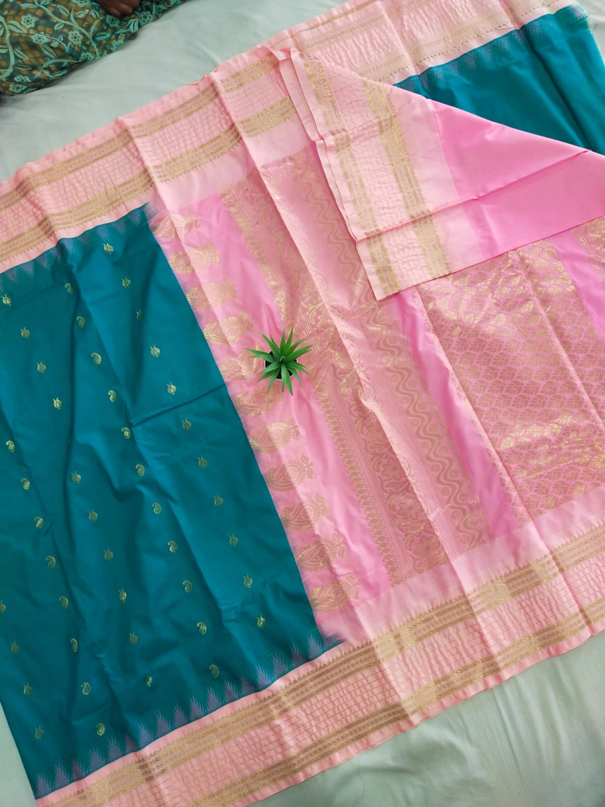 Gadwal Semi Pattu Small Border With Blouse Sarees 290825 S2
