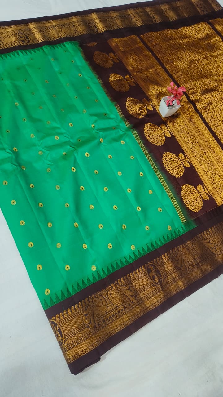 Gadwal pure pattu Butta with blouse sarees 041025