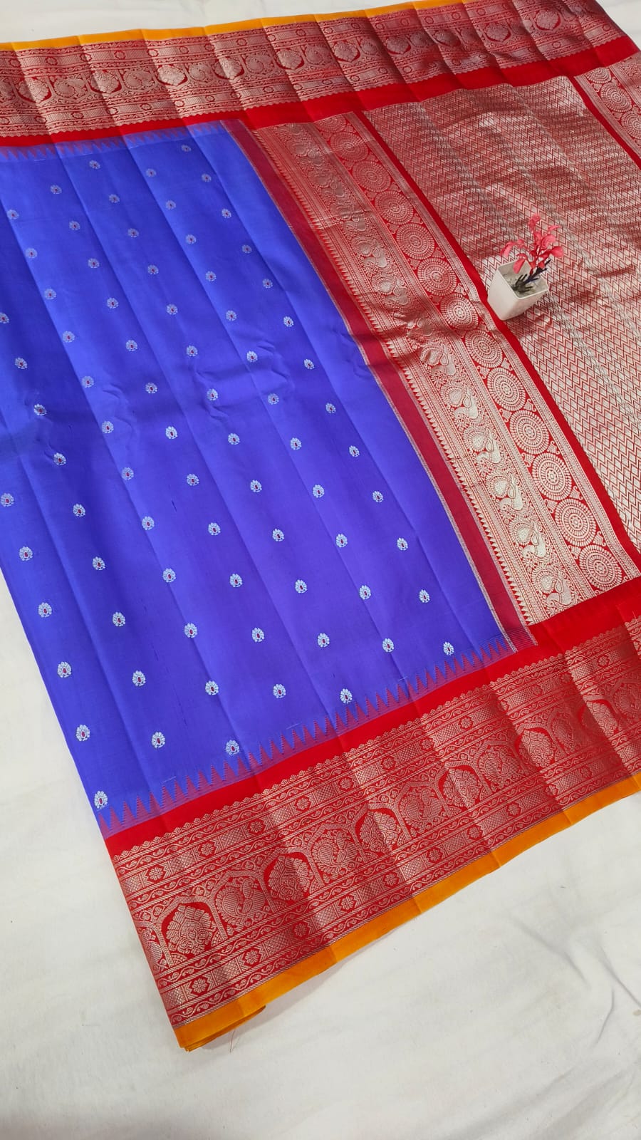 Gadwal pure pattu Butta with blouse sarees 041025