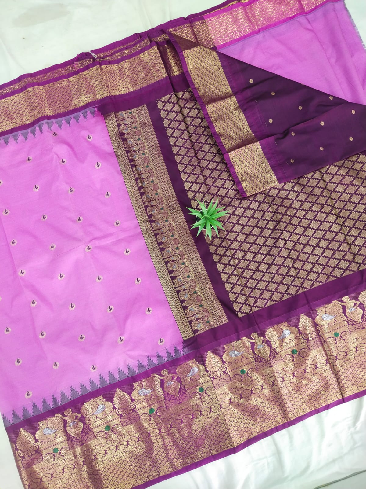 Gadwal Semi Pattu Boder Meena Butta with Blouse Sarees 011125