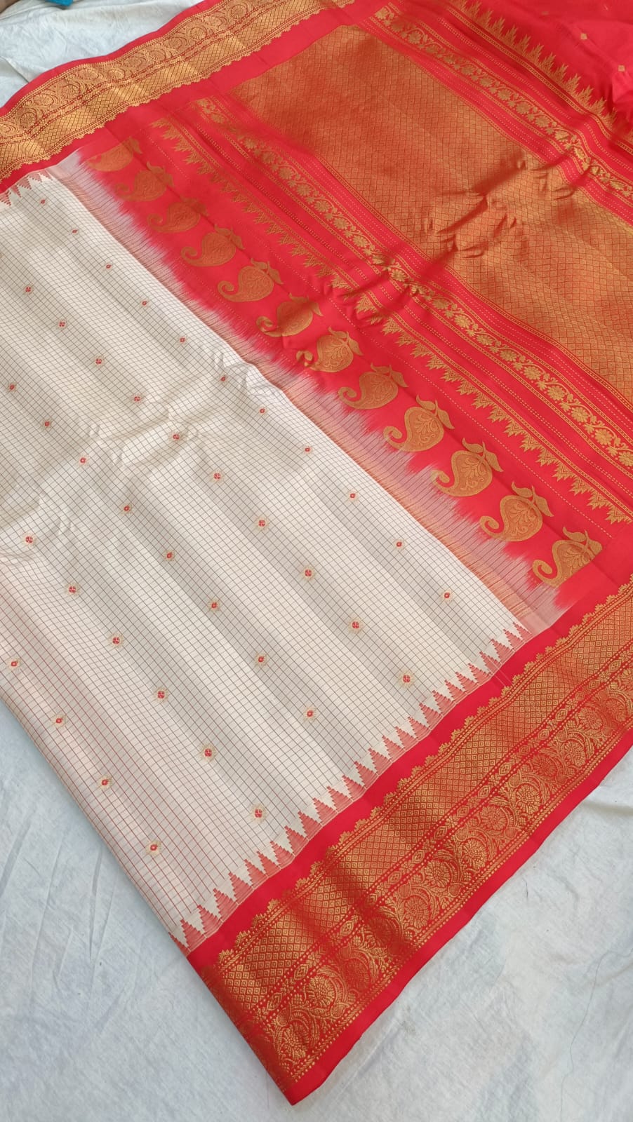 Gadwal Pure Pattu Rich pallu Butta With Blouse sarees 190325 S1