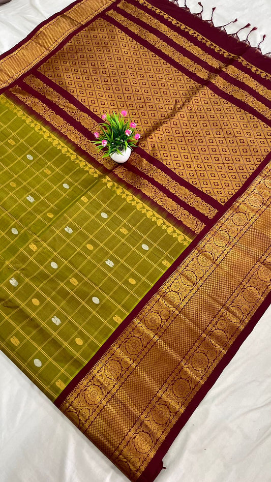 Gadwal Handloom Pure Silk Self Border S2-04-09-2024