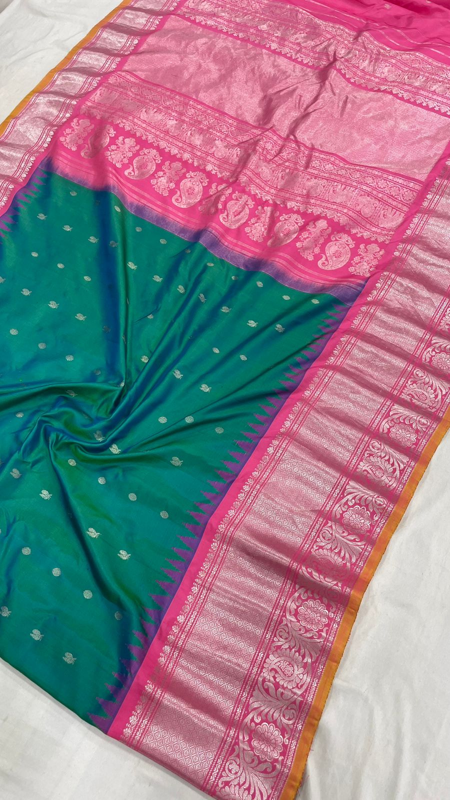 Gadwal Handloom Pure Silk Kuttu Border S2-24-10-2024