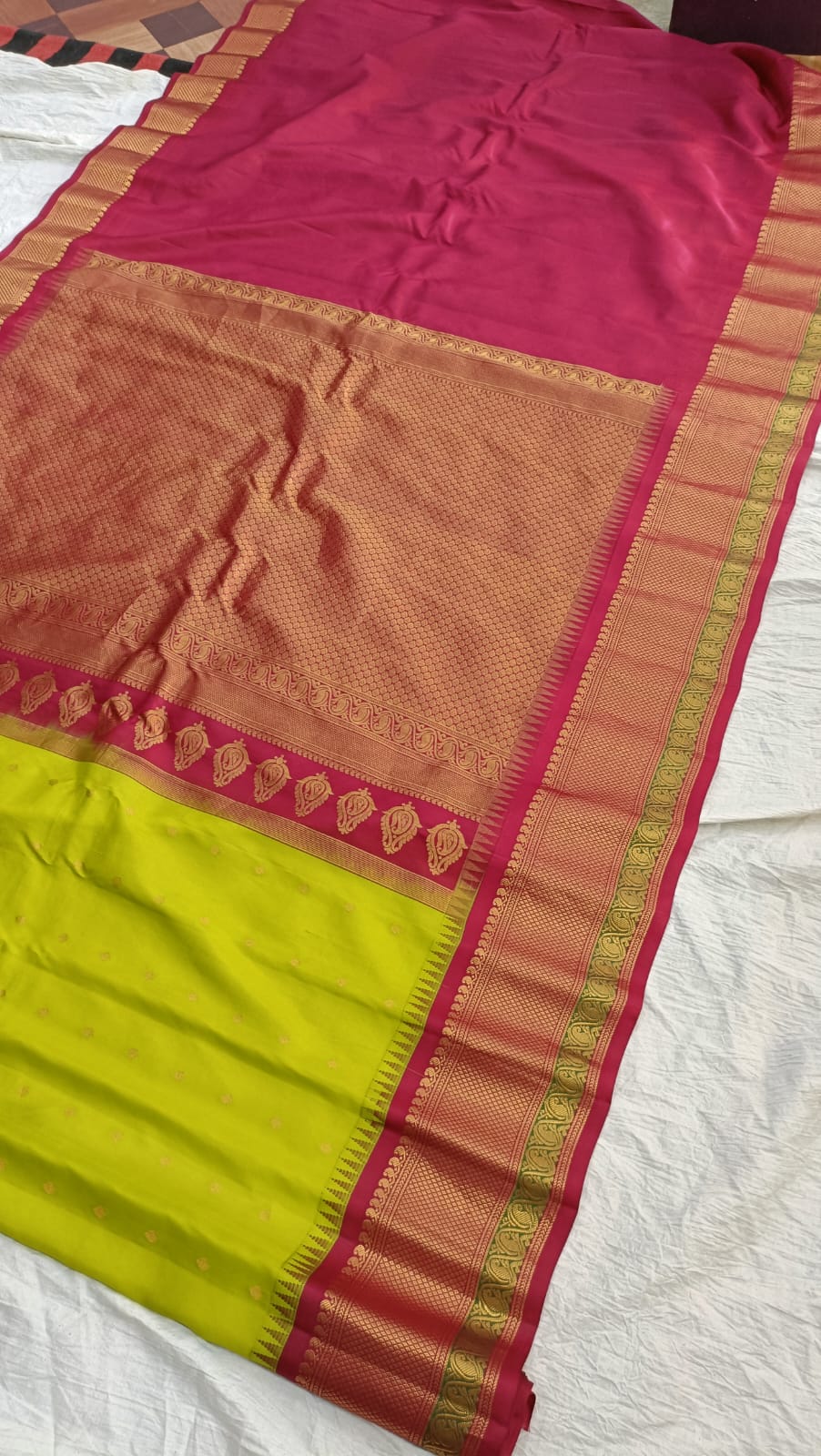 Gadwal Pure Pattu Rich pallu Butta With Blouse sarees 040525 S1