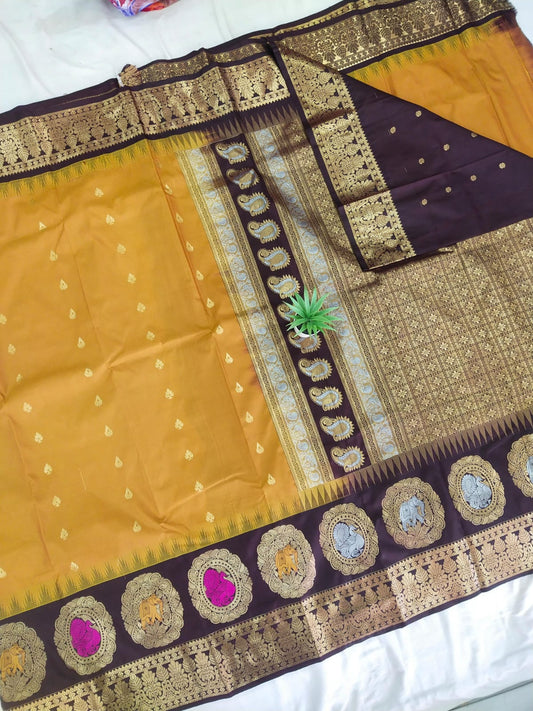 Gadwal Semi Pattu Boder Meena Butta with Blouse Sarees 011125