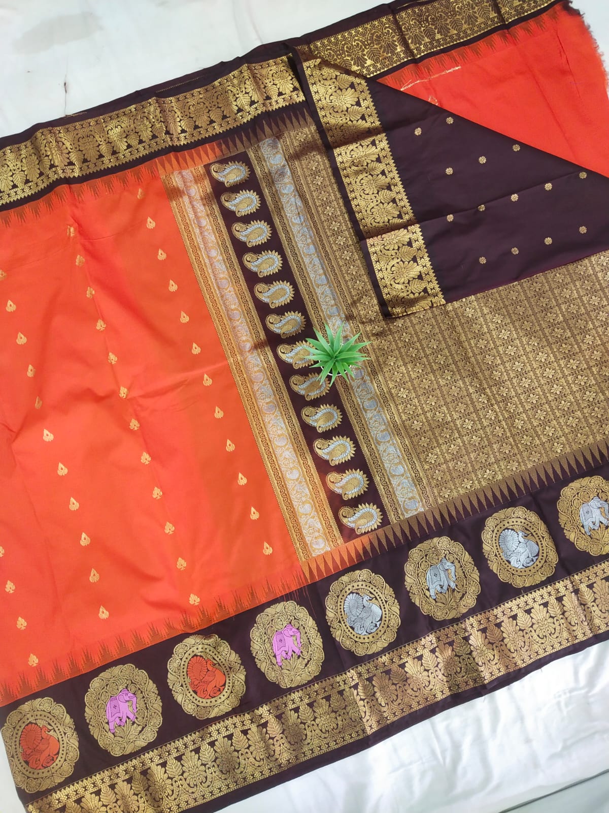 Gadwal Semi Pattu Boder Meena Butta with Blouse Sarees 011125