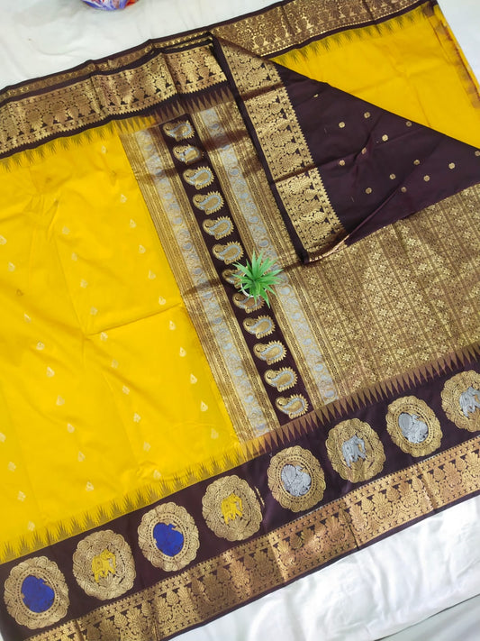 Gadwal Semi Pattu Boder Meena Butta with Blouse Sarees 011125