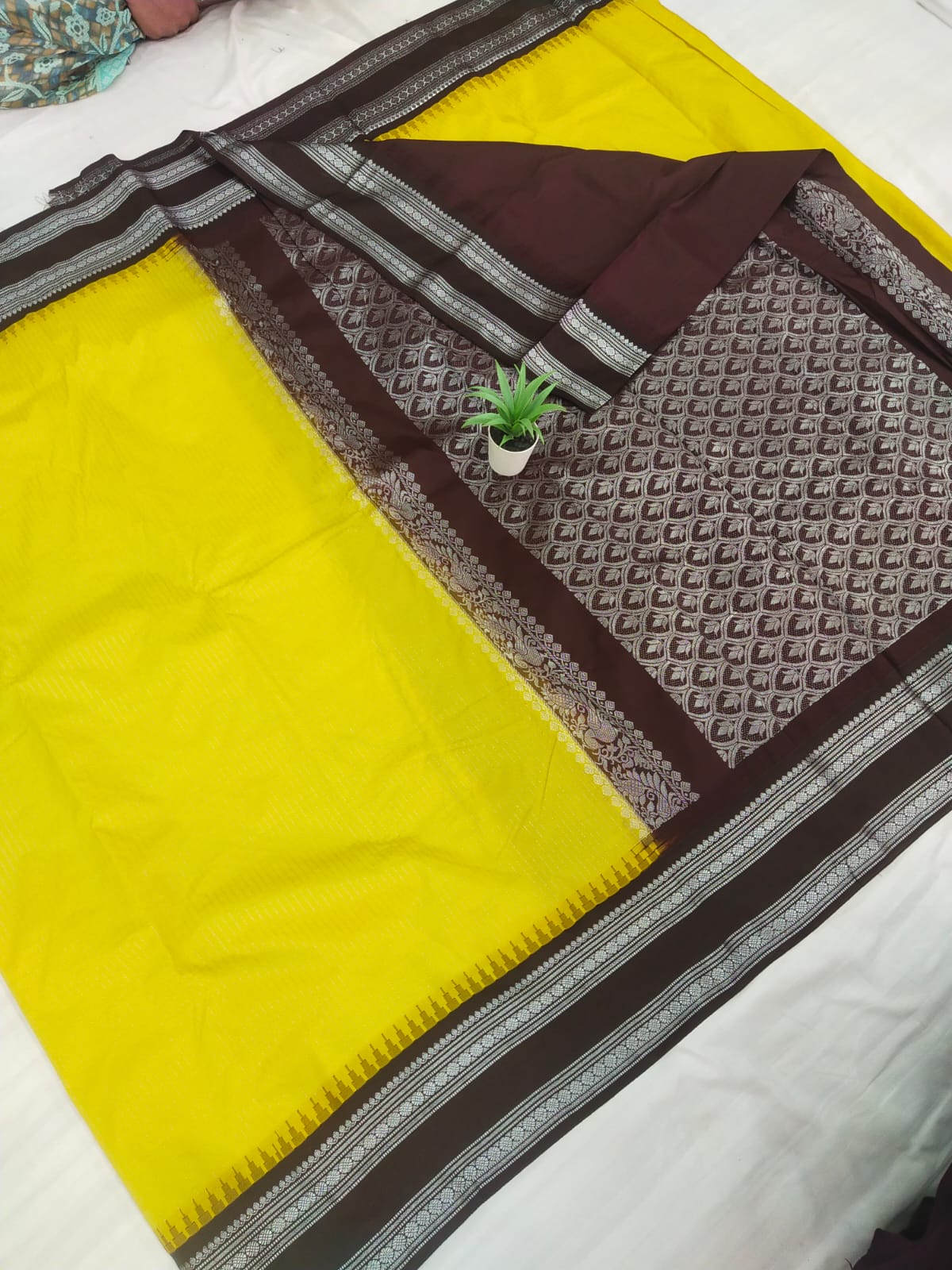 Gadwal mixed silk small boder with blouse sares