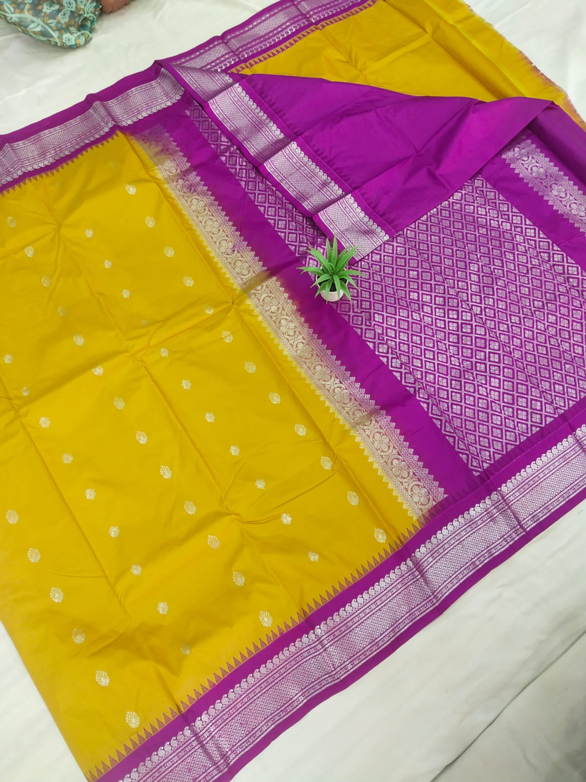 Gadwal mixed silk small boder with blouse sares 141125